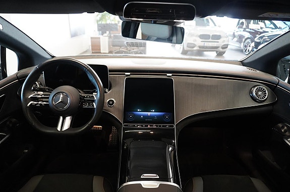 Mercedes-Benz EQE350 11 of 16