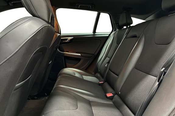 Volvo V60 Cross Country 14 of 28