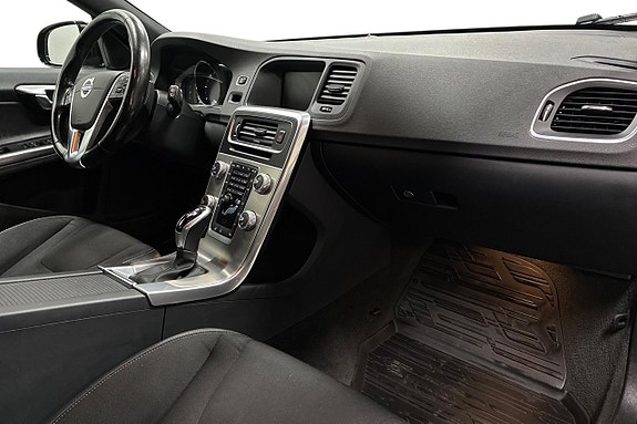 Volvo V60 Cross Country 15 of 28