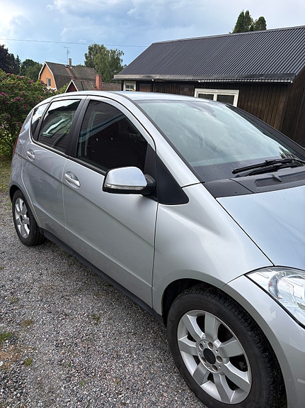 Mercedes-Benz A150 2 of 8