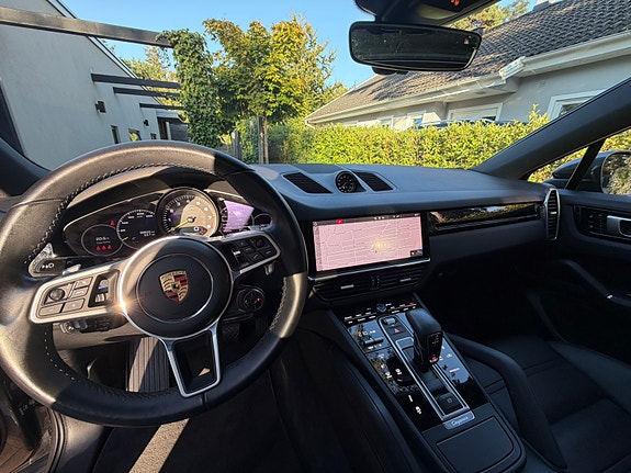 Porsche Cayenne Coupe 3 of 4