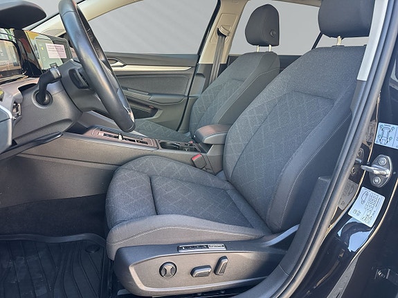 Volkswagen Golf VIII 11 of 30