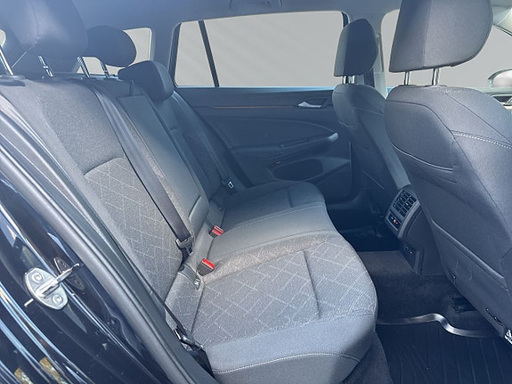 Volkswagen Golf VIII 18 of 30