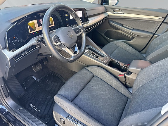 Volkswagen Golf VIII 12 of 30