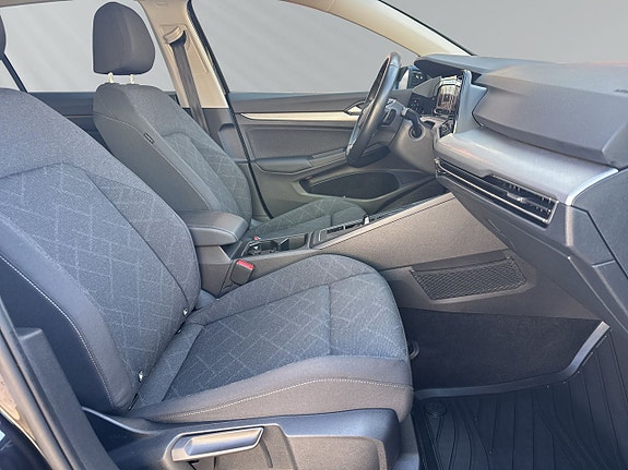 Volkswagen Golf VIII 16 of 30