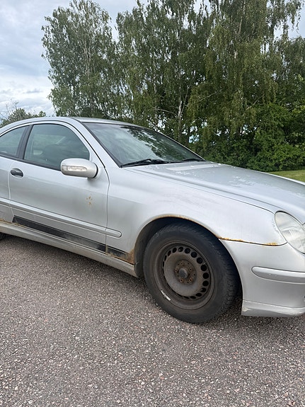 Mercedes-Benz C200 10 of 13