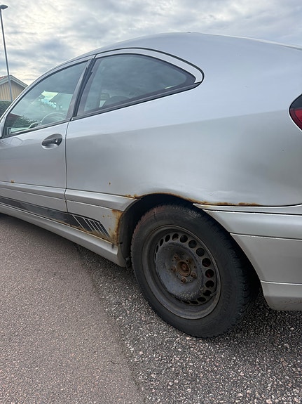 Mercedes-Benz C200 4 of 13