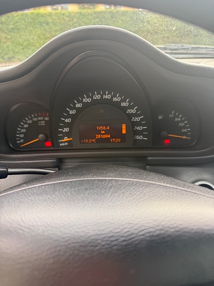 Mercedes-Benz C200 8 of 13