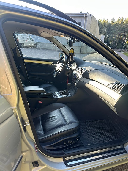 BMW 330Xi 17 of 20