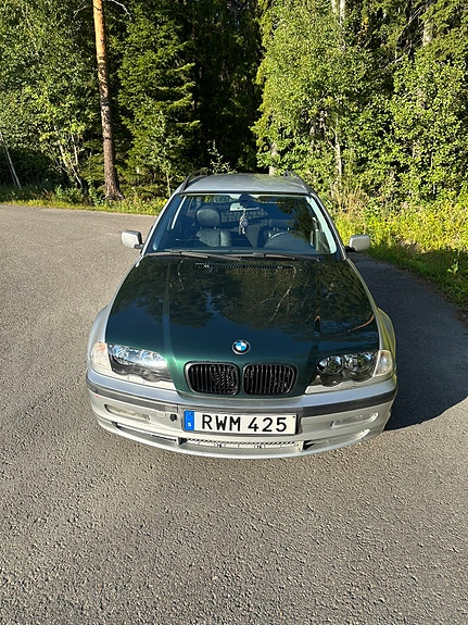 BMW 330Xi 2 of 20