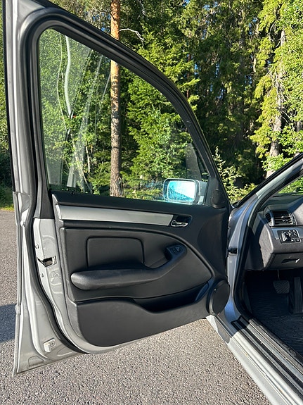 BMW 330Xi 7 of 20