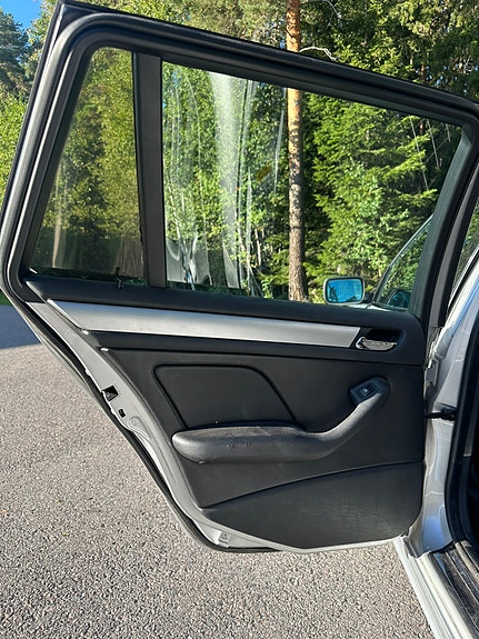 BMW 330Xi 14 of 20