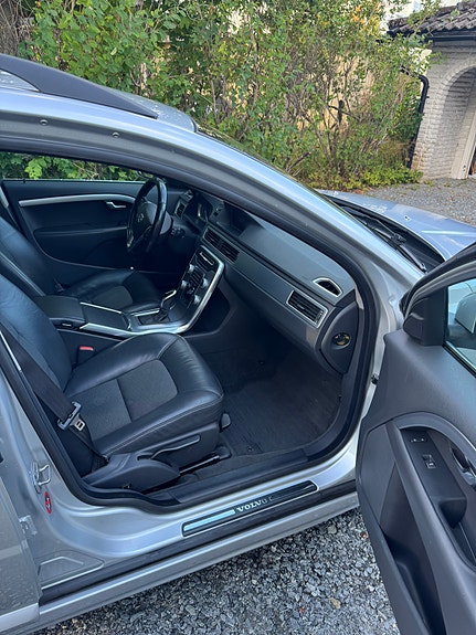 Volvo V70 3 of 10
