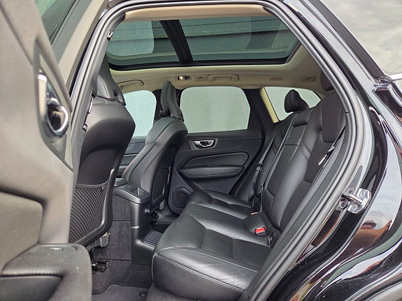 Volvo XC60 16 of 25