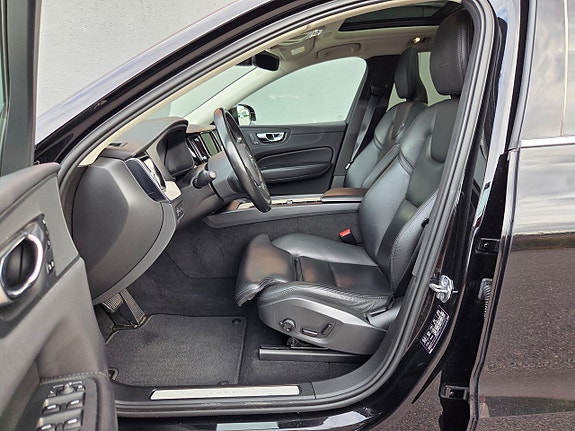 Volvo XC60 13 of 25