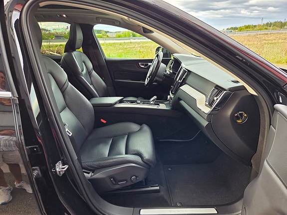 Volvo XC60 14 of 25