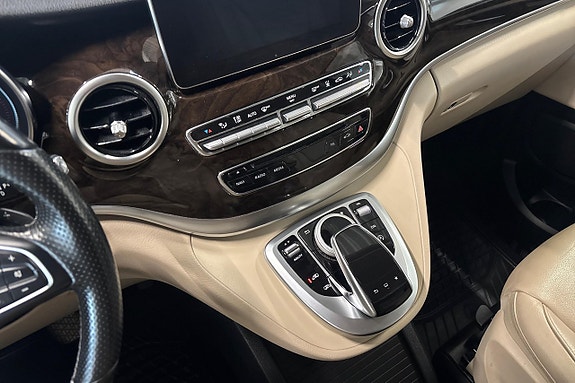 Mercedes-Benz V250 23 of 25