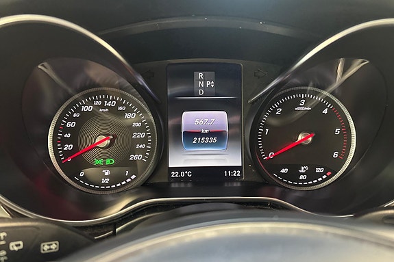 Mercedes-Benz V250 18 of 25