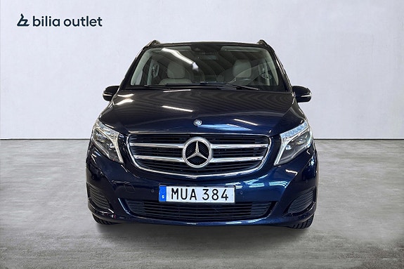 Mercedes-Benz V250 3 of 25