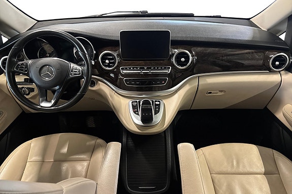 Mercedes-Benz V250 12 of 25