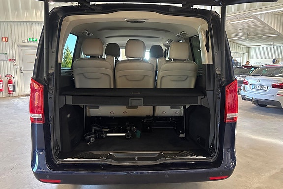 Mercedes-Benz V250 10 of 25