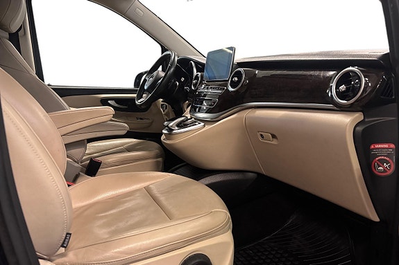 Mercedes-Benz V250 16 of 25