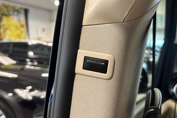 Mercedes-Benz V250 24 of 25
