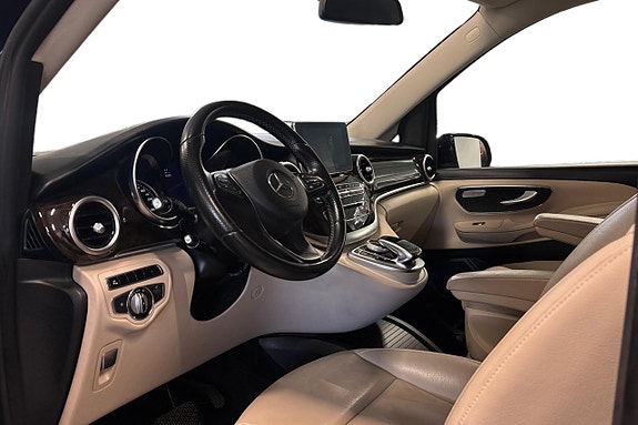 Mercedes-Benz V250 13 of 25