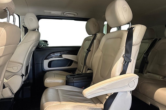 Mercedes-Benz V250 14 of 25