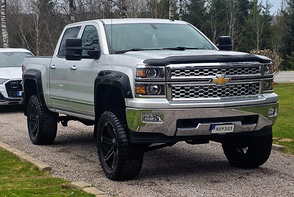 Chevrolet Silverado 1500 2 of 5