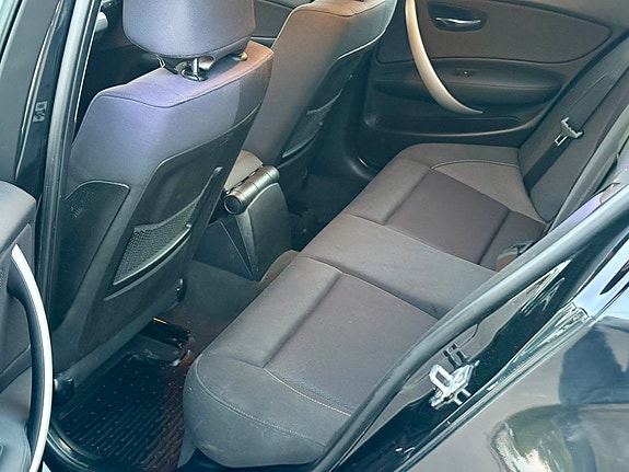 BMW 118d 14 of 17