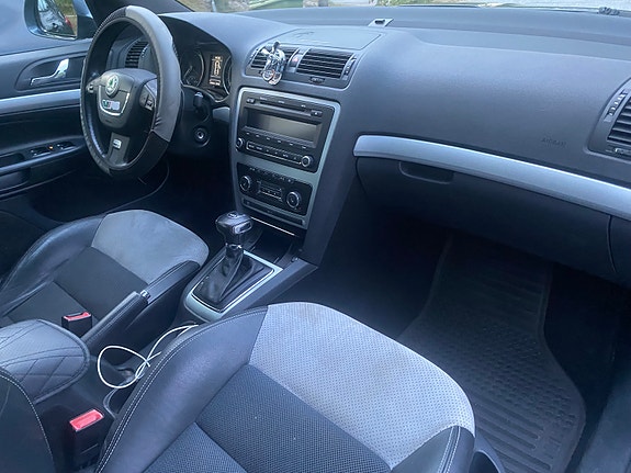 Skoda Octavia 2 of 19