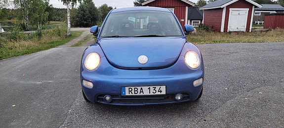 Volkswagen New Beetle 6 of 6