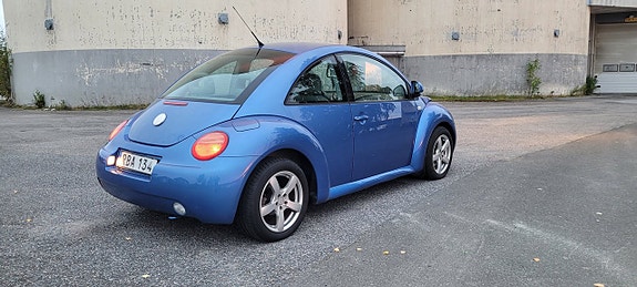 Volkswagen New Beetle 4 of 6
