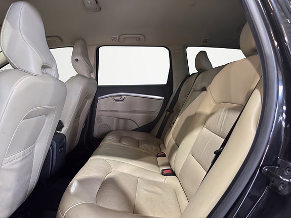 Volvo V70 11 of 26