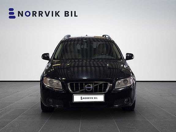 Volvo V70 2 of 26