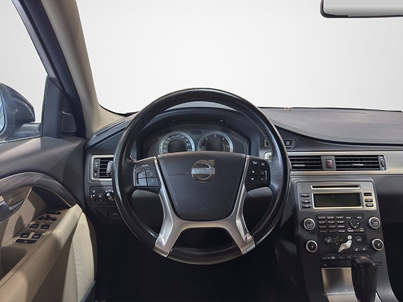 Volvo V70 13 of 26