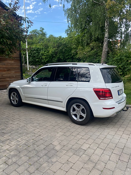 Mercedes-Benz GLK220 4 of 10