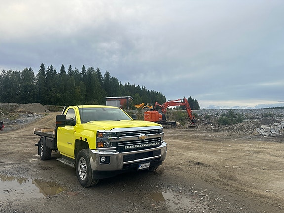 Chevrolet Silverado 3500 2 of 4