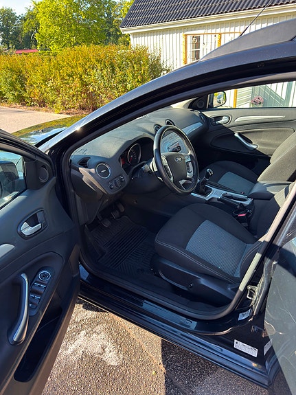 Ford Mondeo 4 of 9