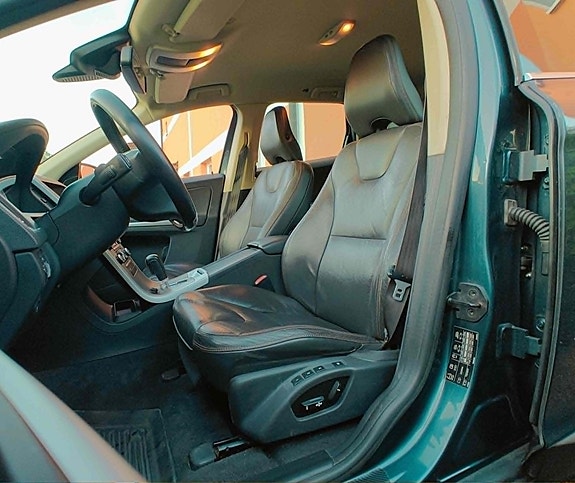 Volvo XC60 14 of 26