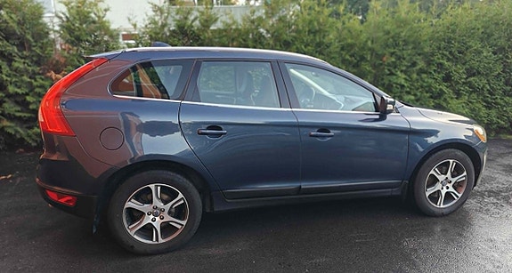 Volvo XC60 3 of 26