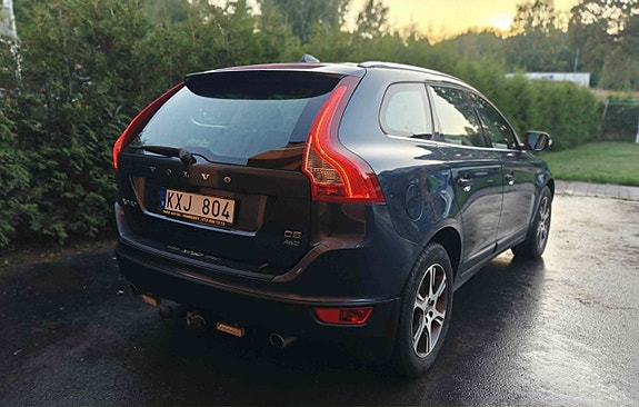 Volvo XC60 2 of 26