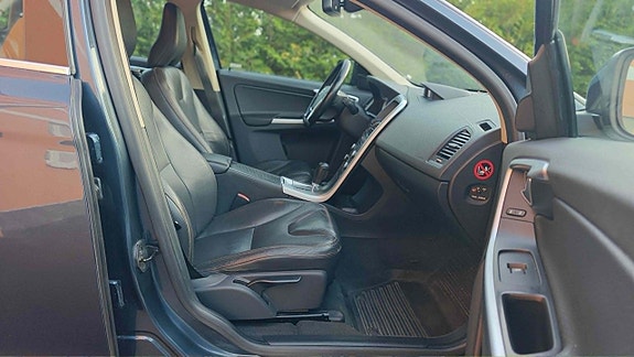 Volvo XC60 13 of 26
