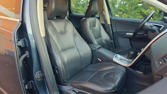 Volvo XC60 10 of 26