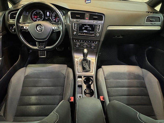 Volkswagen Golf Alltrack 15 of 28