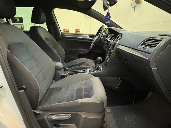 Volkswagen Golf Alltrack 23 of 28