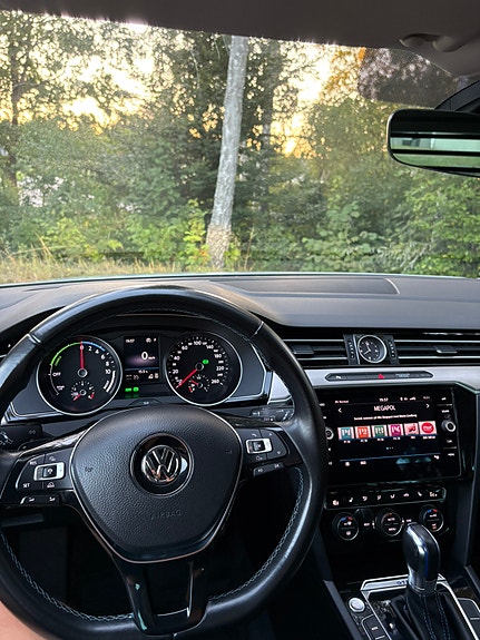 Volkswagen Passat 3 of 8