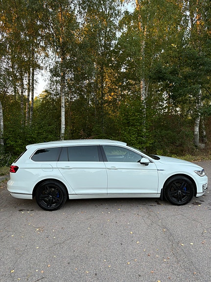 Volkswagen Passat 4 of 8