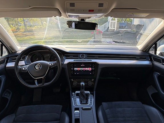 Volkswagen Passat 2 of 8